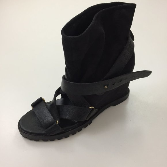 TOUT A COUP Strappy Wedge Heel Open Toe Shoes - Picture 1 of 8